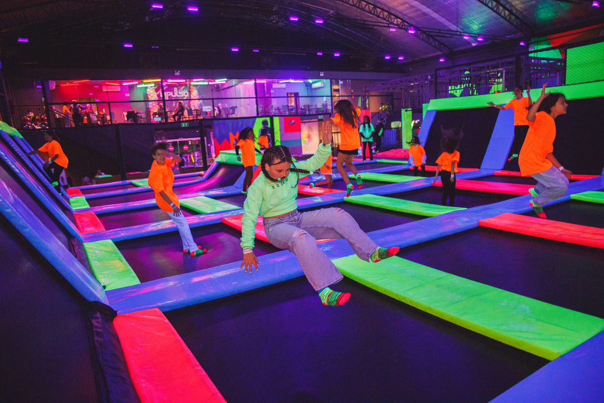 Fotografa familia Curitiba - aniversário impulso Park neon 