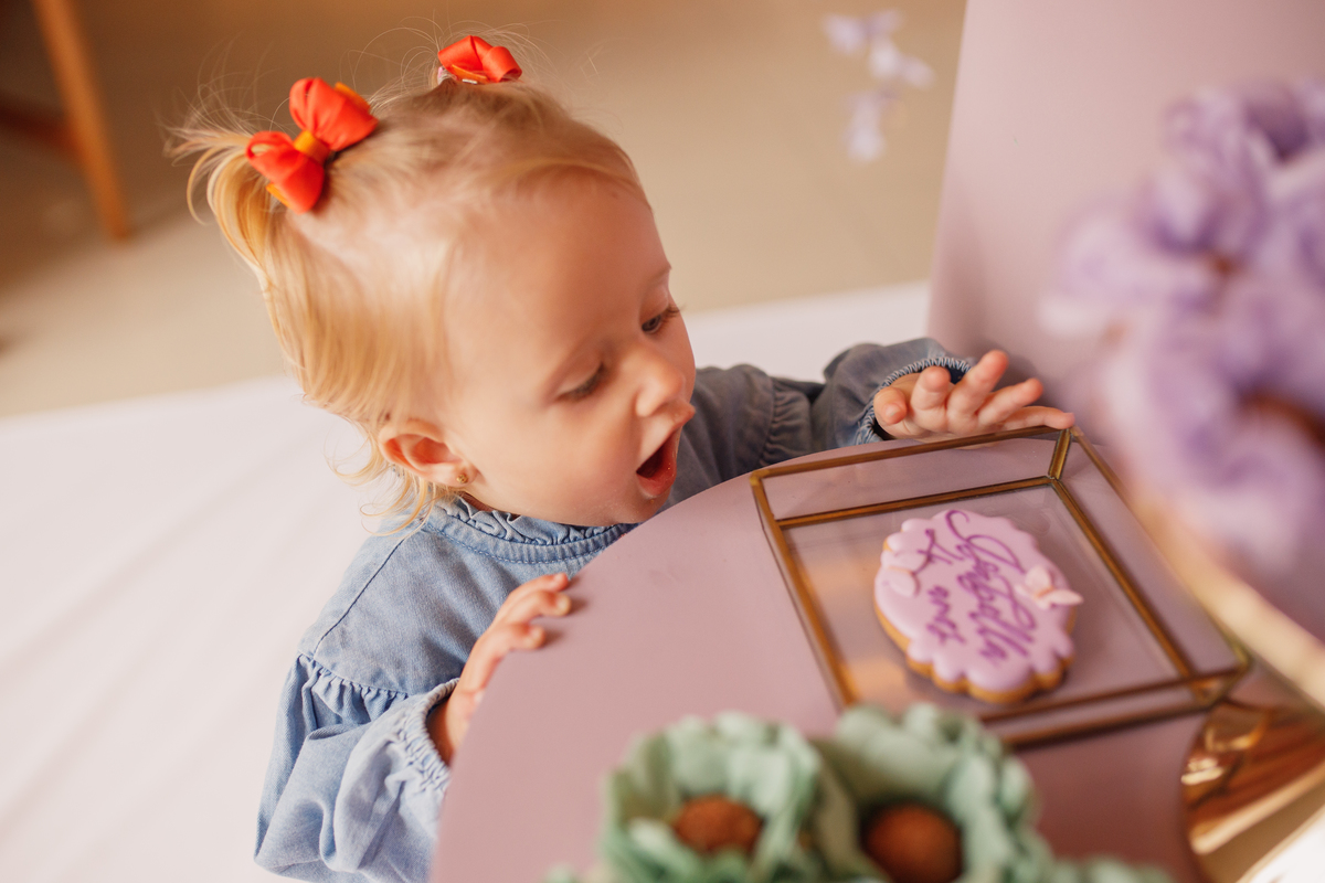 Fotografa familia Curitiba - Aniversário flores menina 4 anos