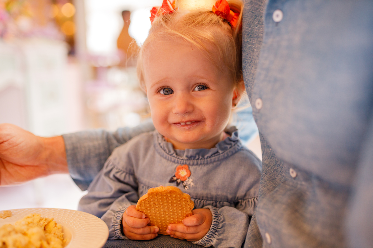 Fotografa familia Curitiba - Aniversário flores menina 4 anos