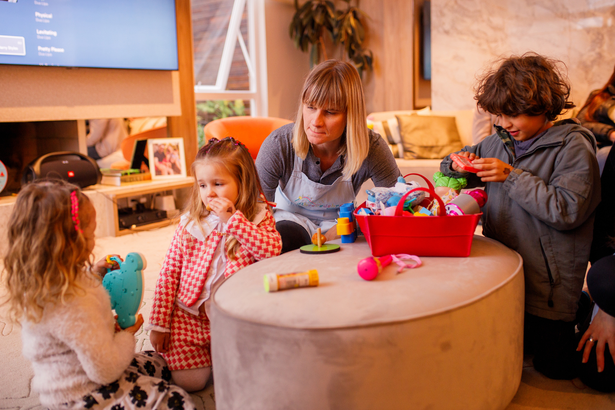 Fotografa familia Curitiba - Aniversário flores menina 4 anos