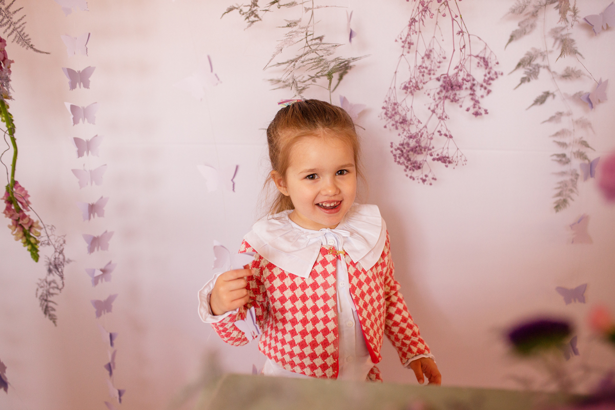 Fotografa familia Curitiba - Aniversário flores menina 4 anos
