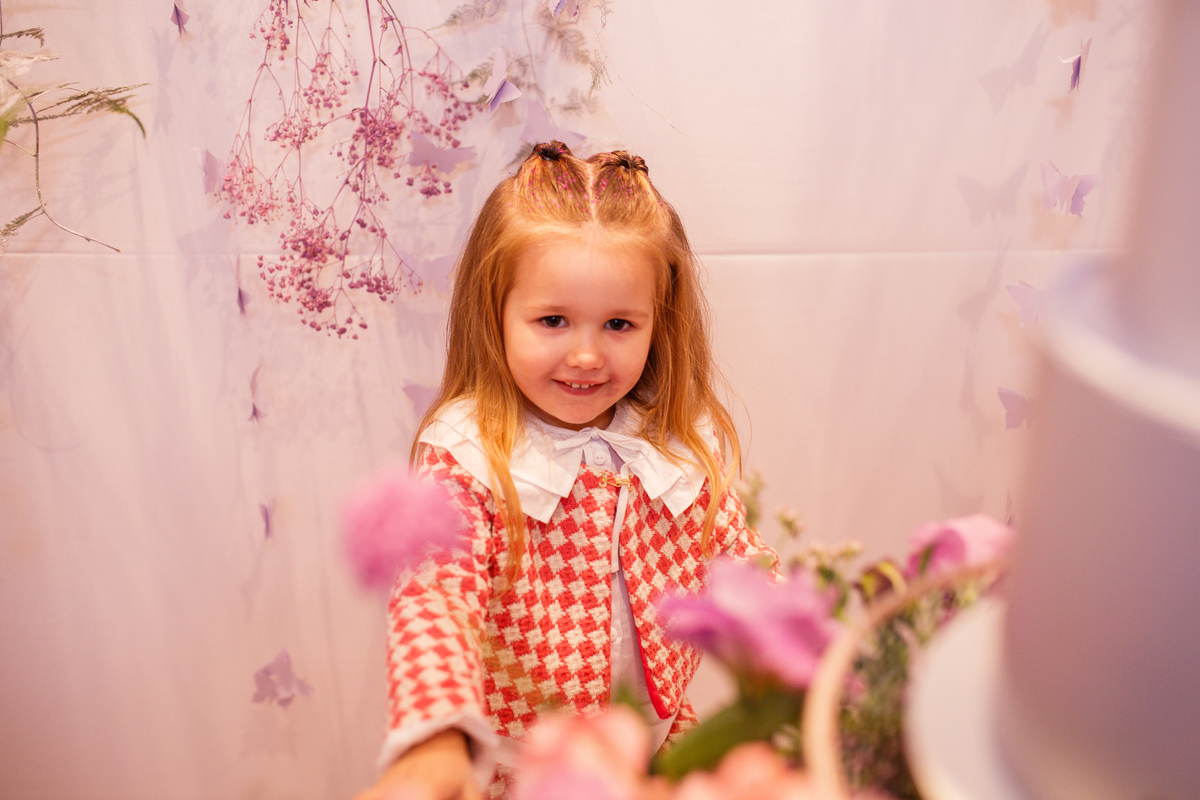 Fotografa familia Curitiba - Aniversário flores menina 4 anos