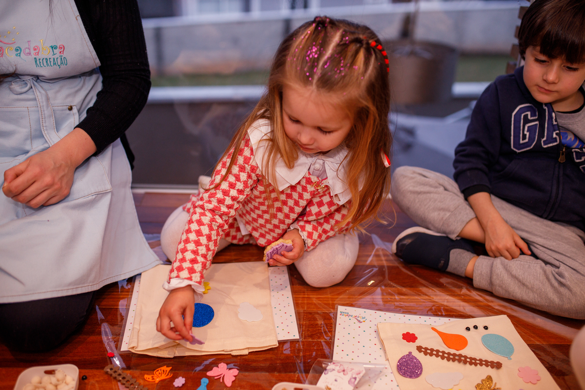 Fotografa familia Curitiba - Aniversário flores menina 4 anos