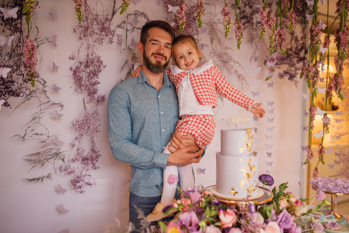 Fotografa familia Curitiba - Aniversário flores menina 4 anos