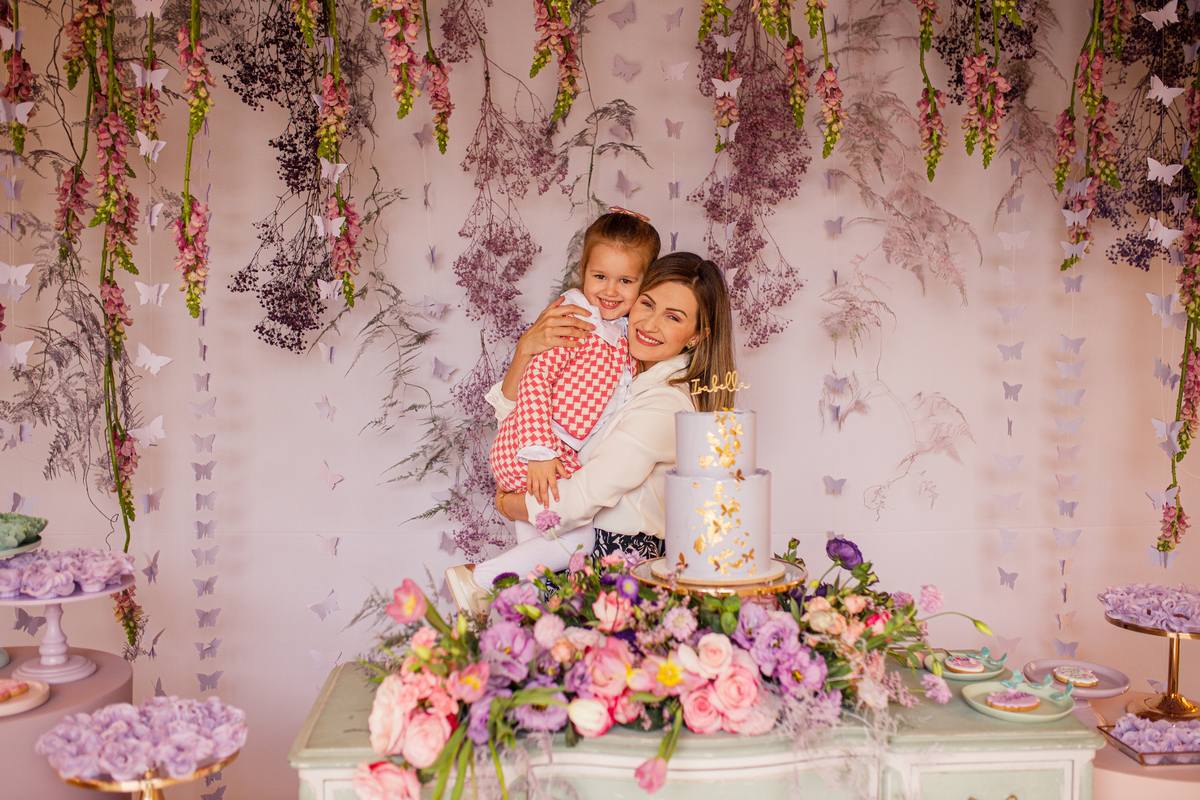 Fotografa familia Curitiba - Aniversário flores menina 4 anos