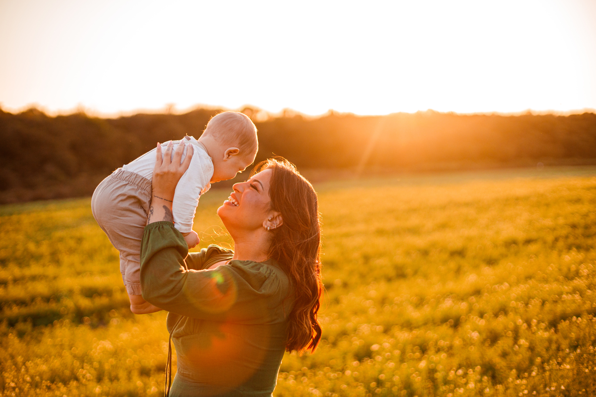 Fotografa familia Curitiba - ensaio externo bebe camomila Mandirituba