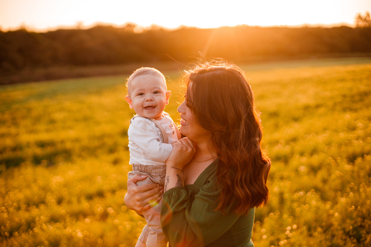 Fotografa familia Curitiba - ensaio externo bebe camomila Mandirituba