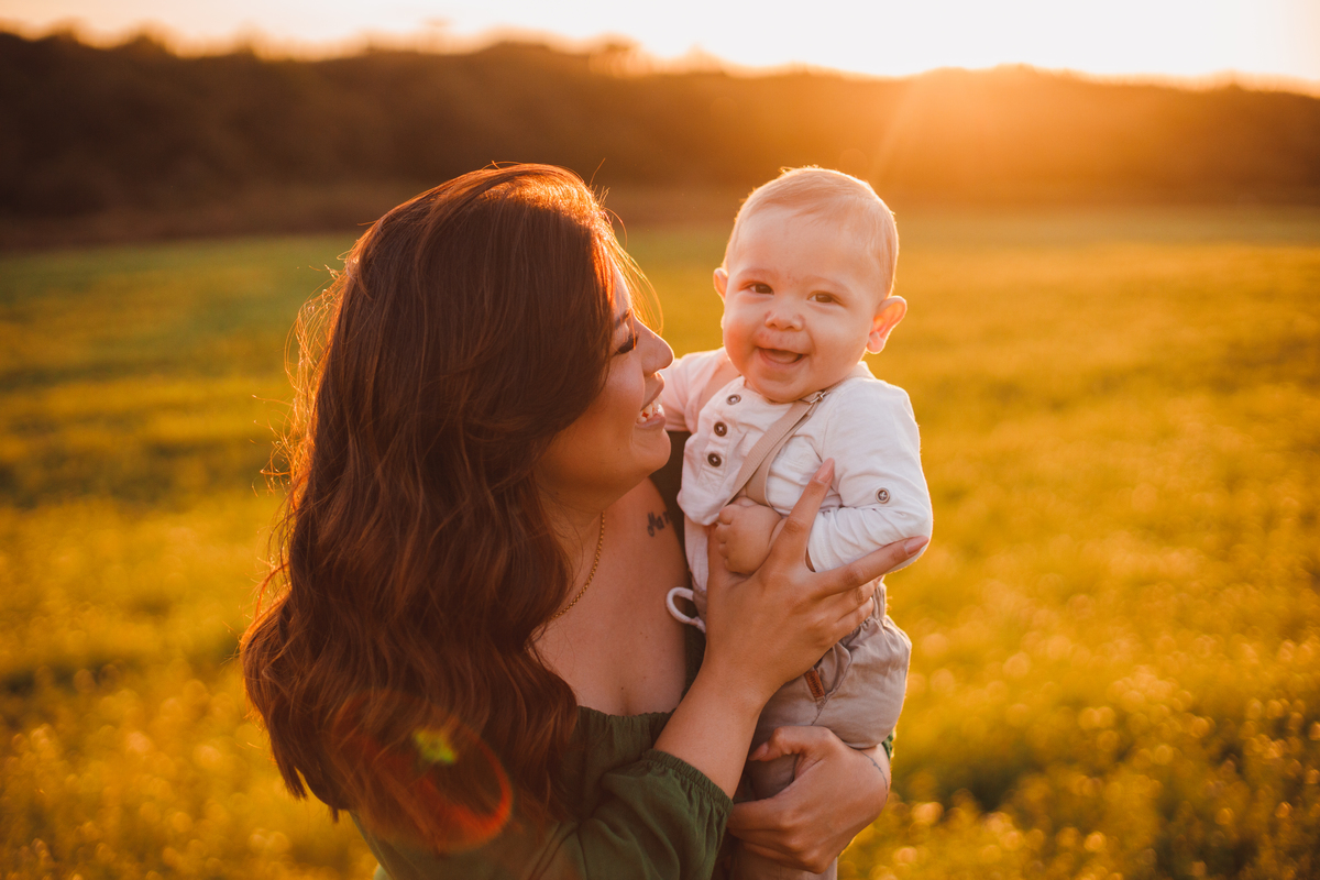 Fotografa familia Curitiba - ensaio externo bebe camomila Mandirituba