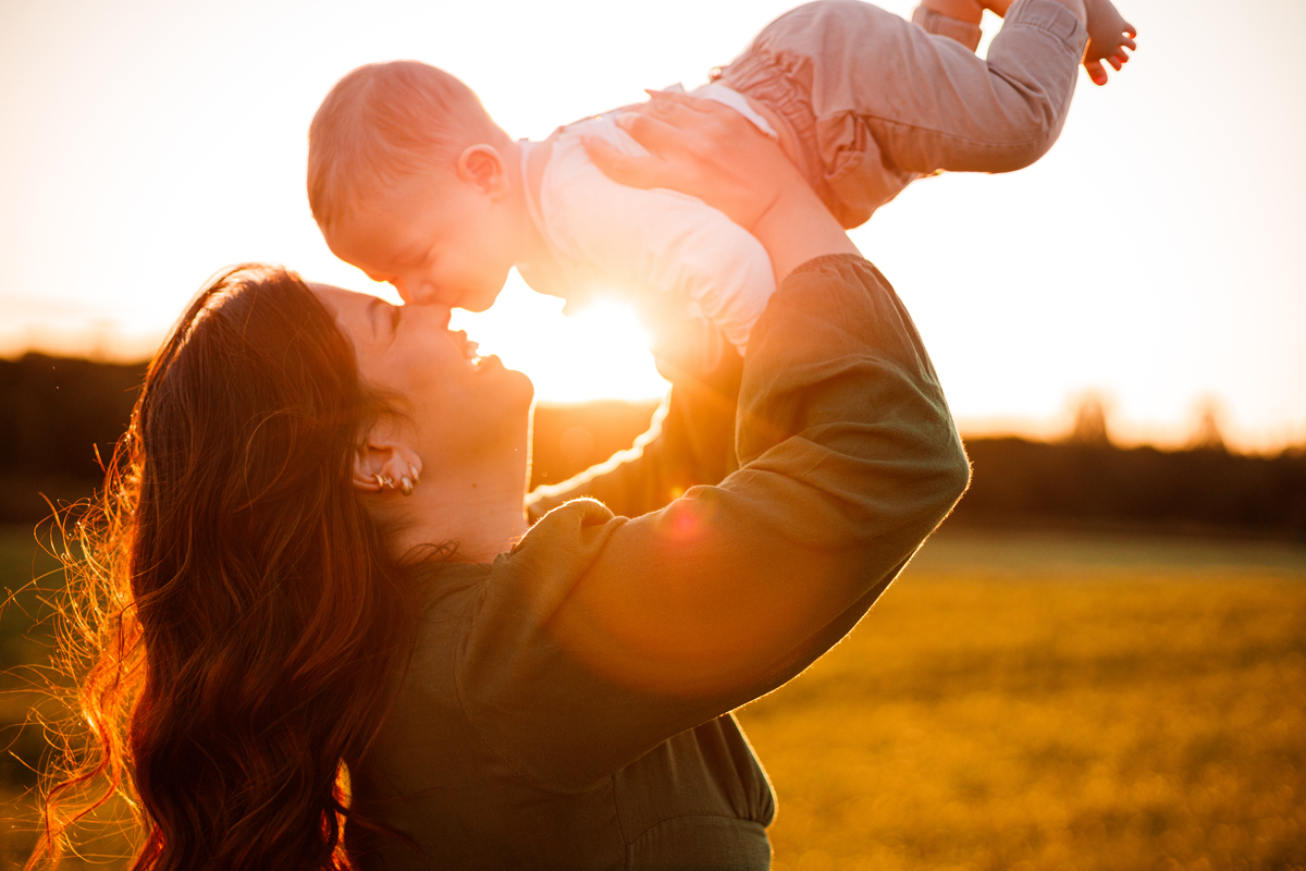 Fotografa familia Curitiba - ensaio externo bebe camomila Mandirituba