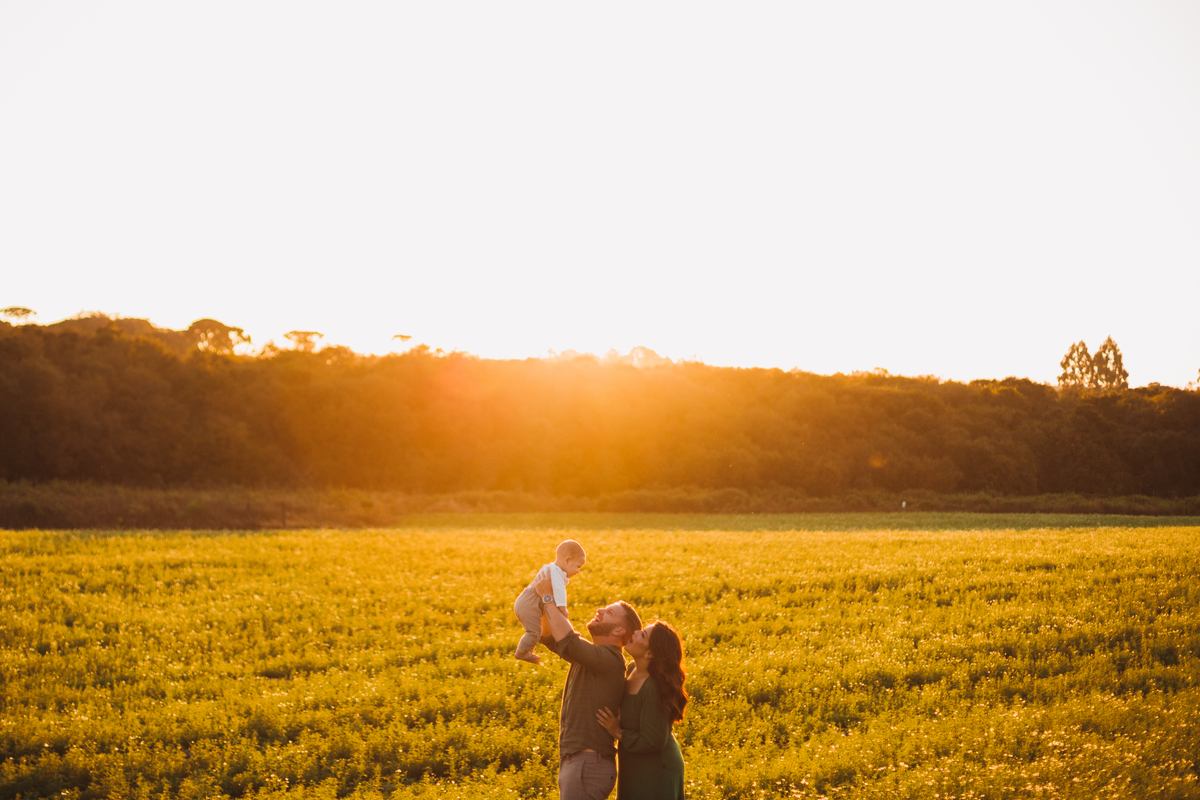 Fotografa familia Curitiba - ensaio externo bebe camomila Mandirituba