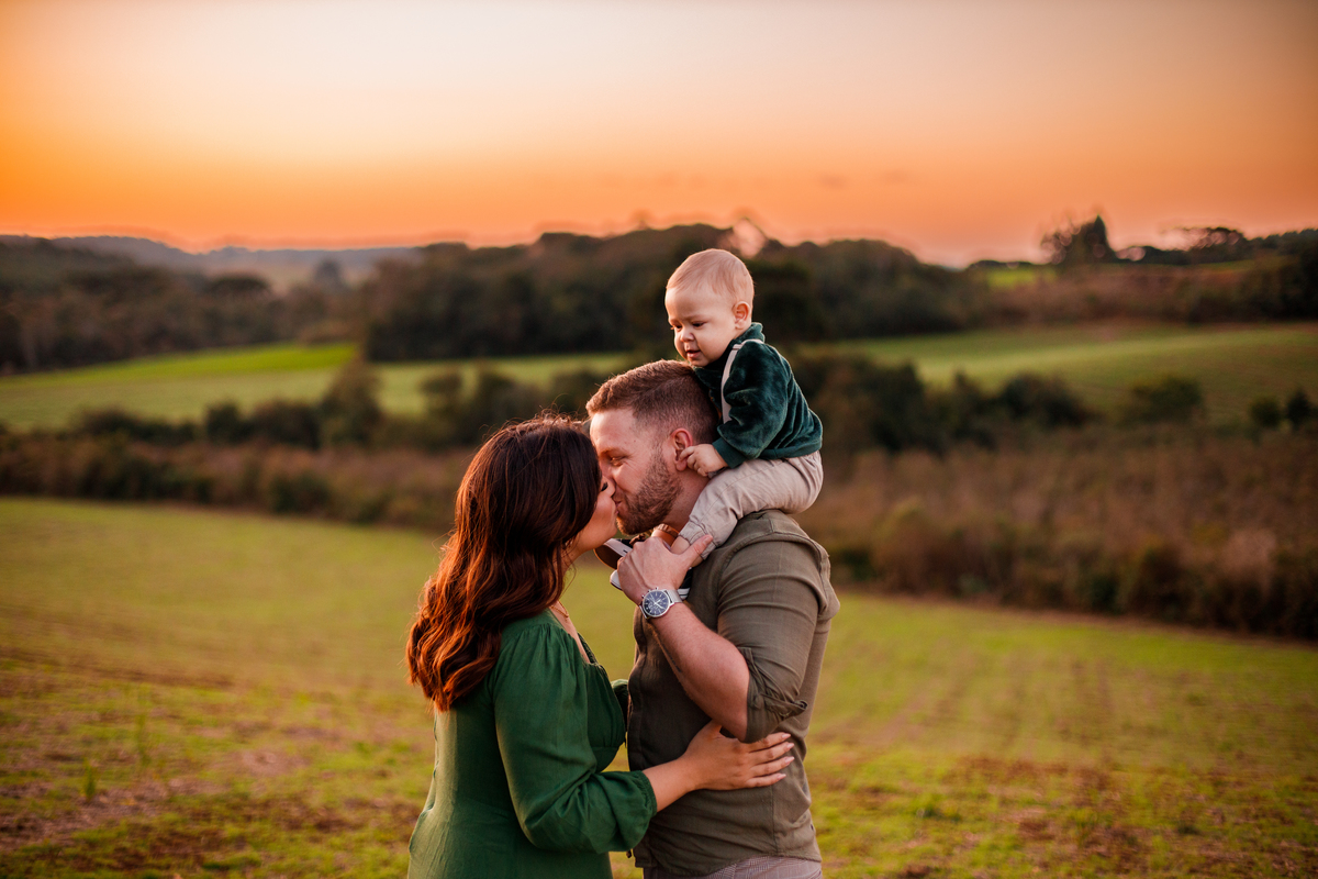 Fotografa familia Curitiba - ensaio externo bebe camomila Mandirituba