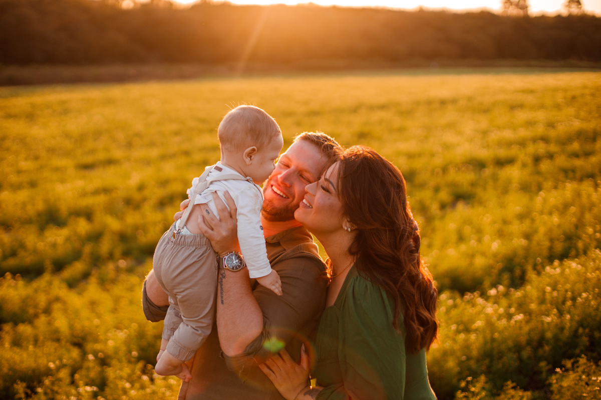 Fotografa familia Curitiba - ensaio externo bebe camomila Mandirituba