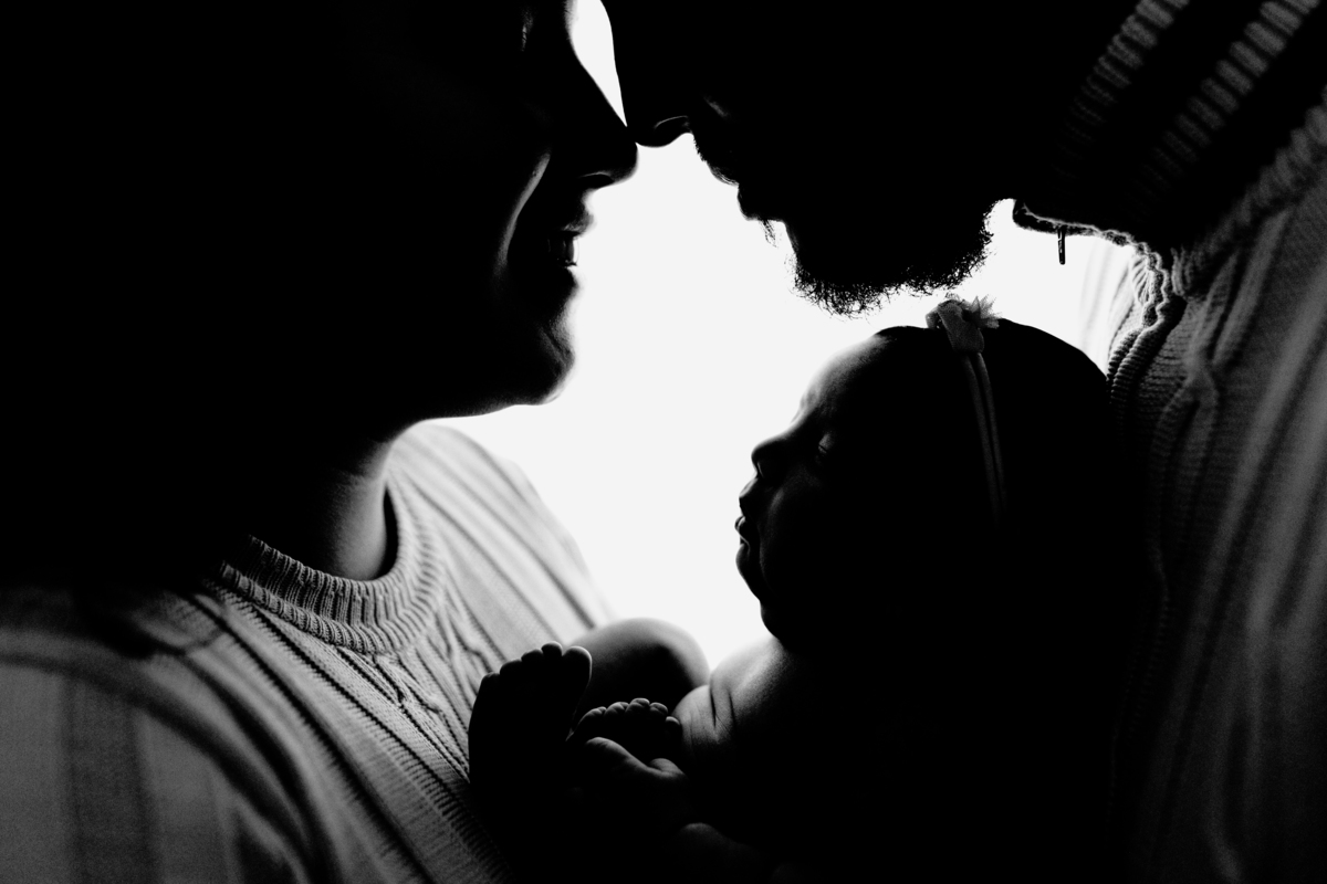 Fotografa familia Curitiba - Newborn menina palhaço e violão estúdio