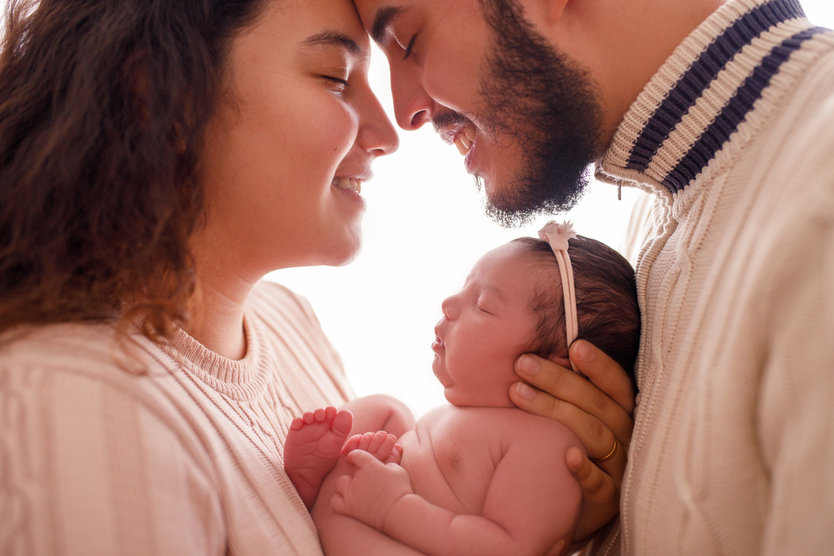 Fotografa familia Curitiba - Newborn menina palhaço e violão estúdio