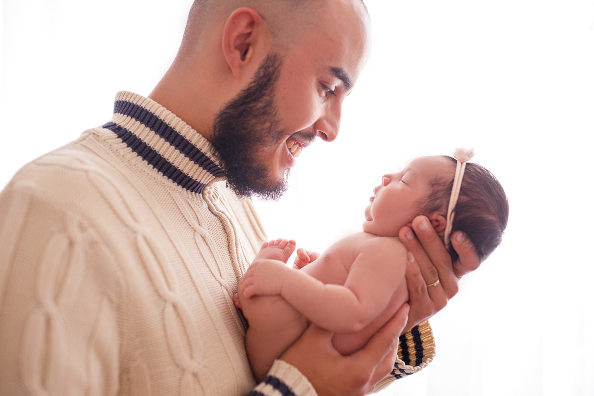 Fotografa familia Curitiba - Newborn menina palhaço e violão estúdio