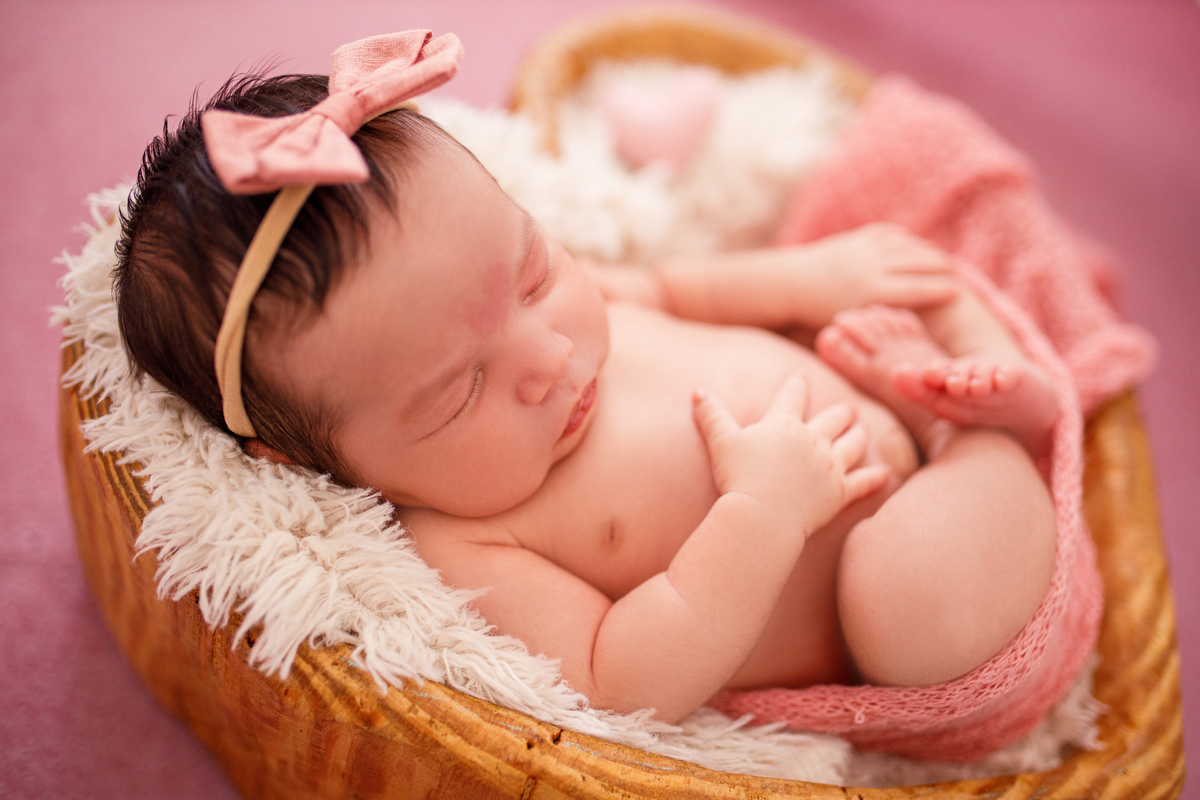 Fotografa familia Curitiba - Newborn menina palhaço e violão estúdio