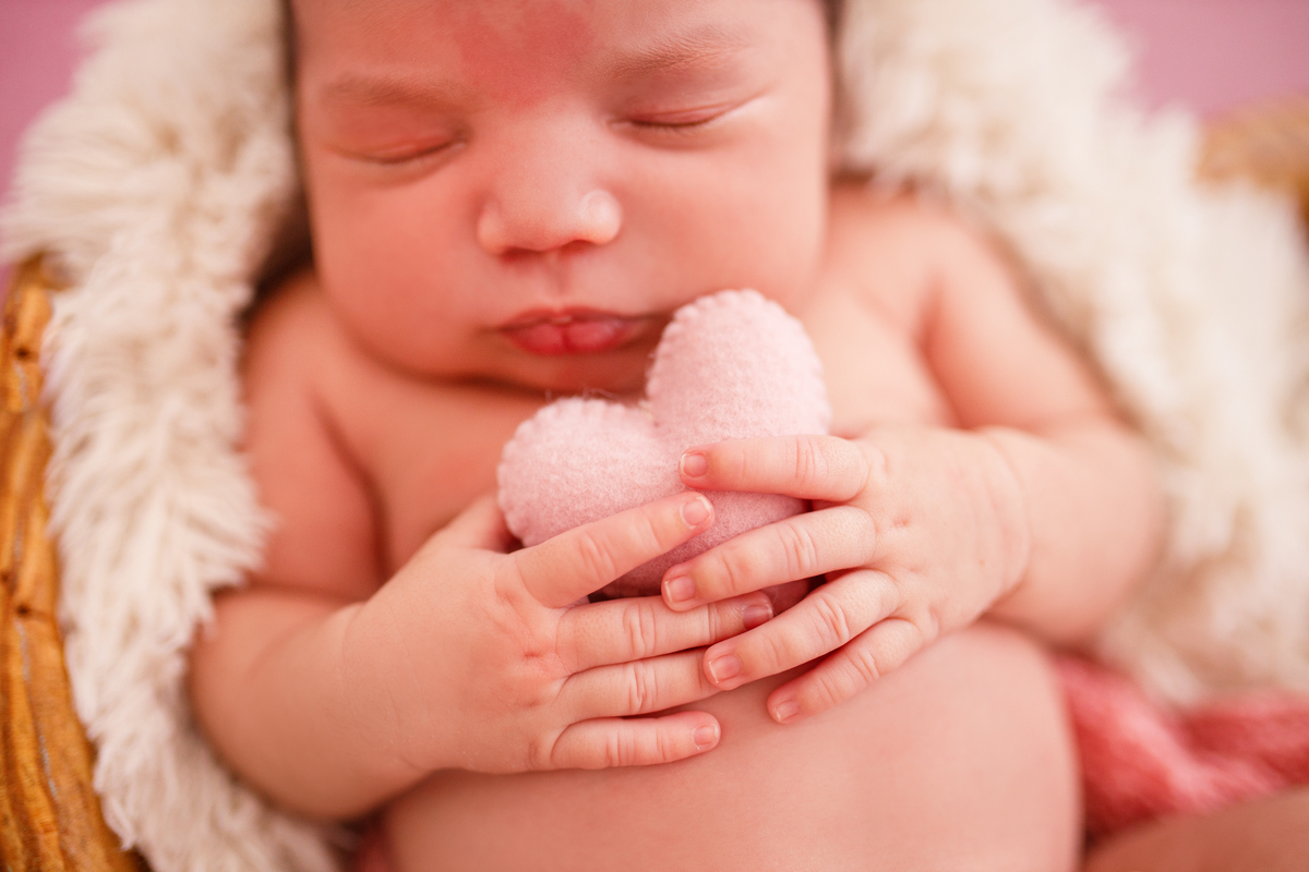 Fotografa familia Curitiba - Newborn menina palhaço e violão estúdio