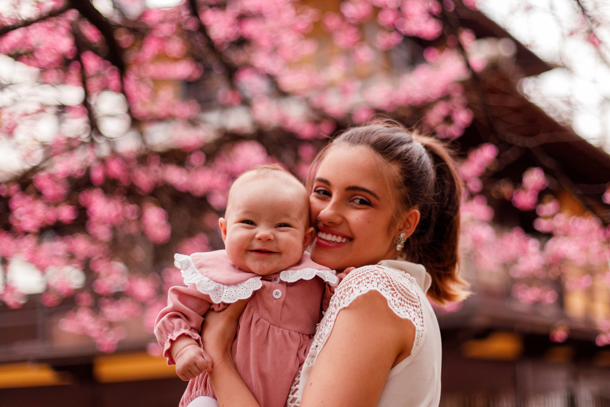 Fotografa familia Curitiba - ensaio externo cerejeiras praça do Japão bebê menina
