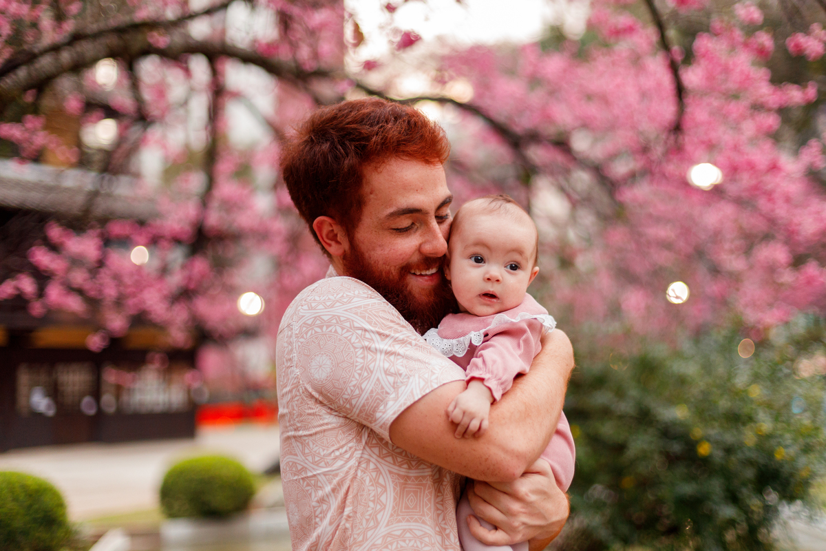 Fotografa familia Curitiba - ensaio externo cerejeiras praça do Japão bebê menina