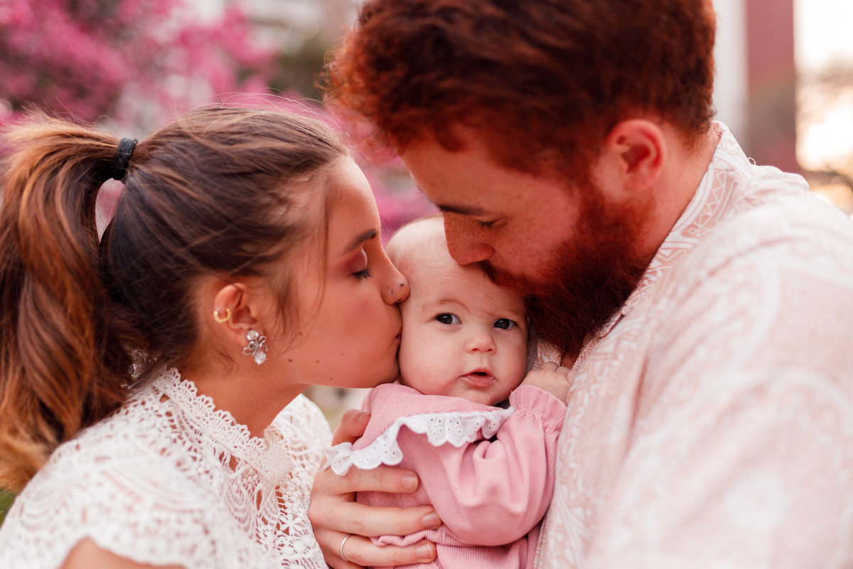 Fotografa familia Curitiba - ensaio externo cerejeiras praça do Japão bebê menina