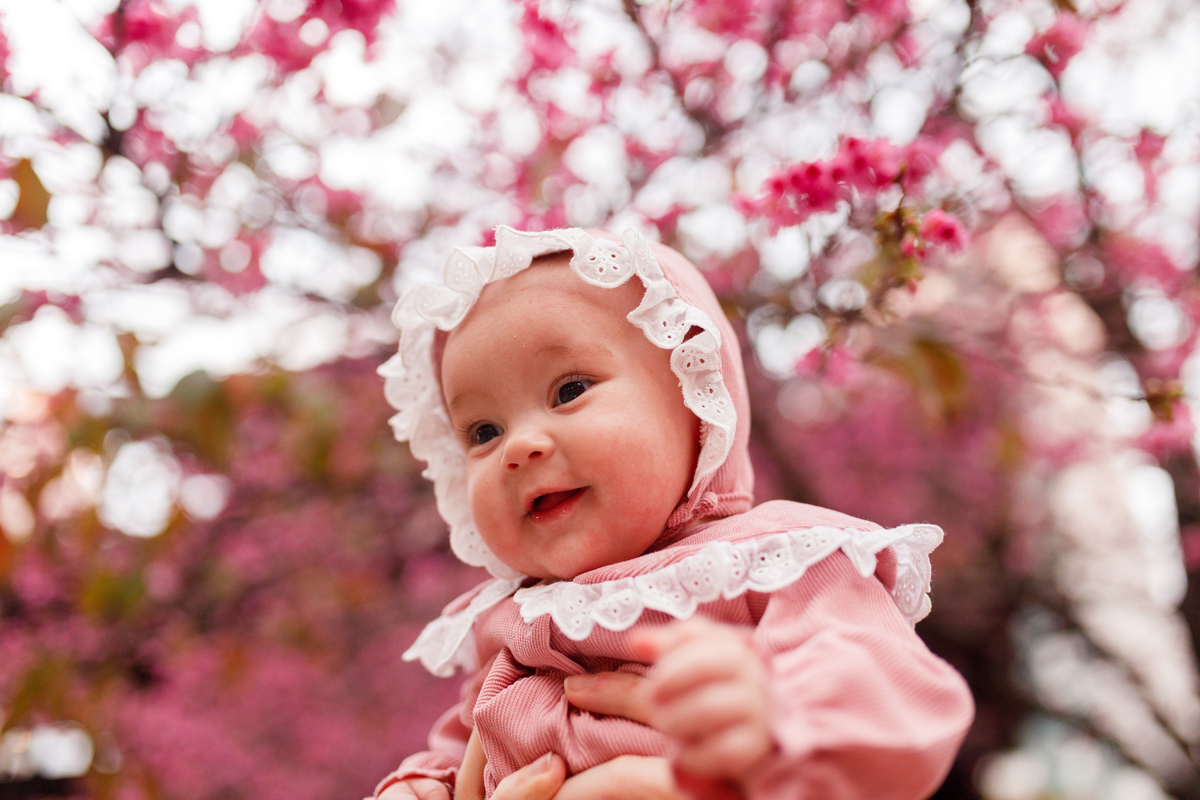 Fotografa familia Curitiba - ensaio externo cerejeiras praça do Japão bebê menina