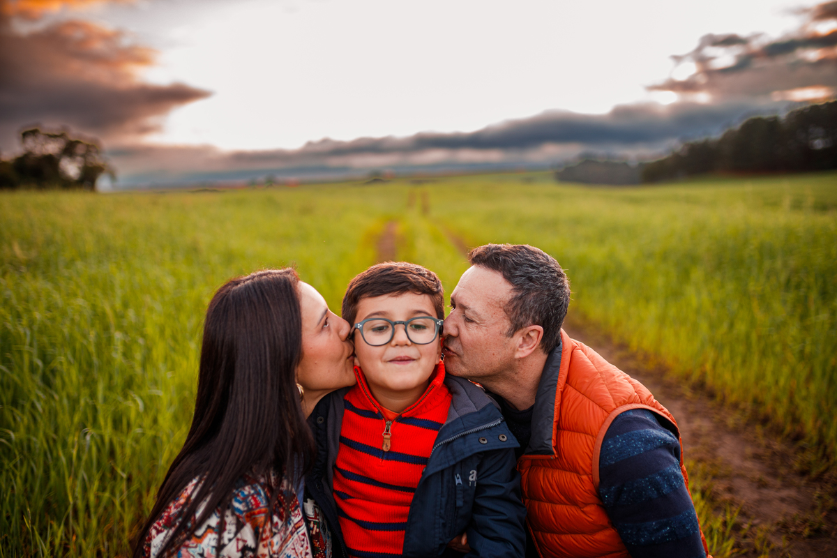 Fotografa familia Curitiba - ensaio externo camping fogueira Witmarsun