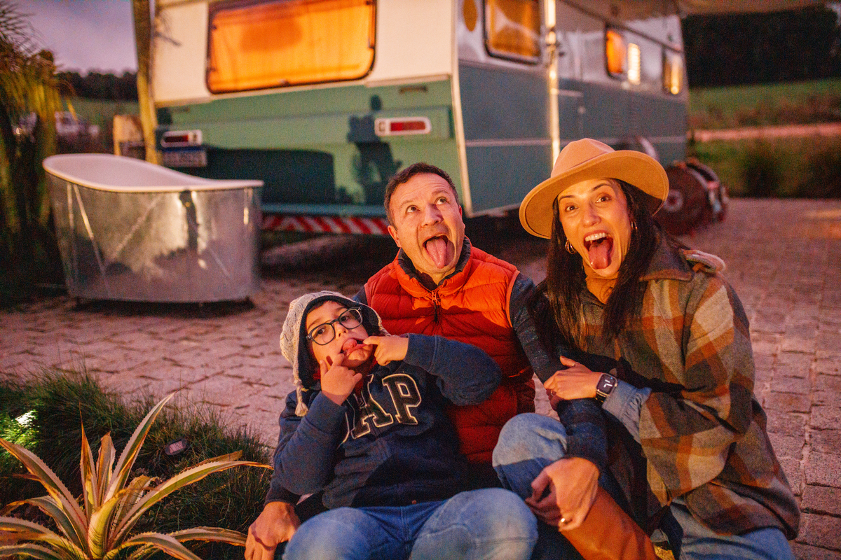 Fotografa familia Curitiba - ensaio externo camping fogueira Witmarsun