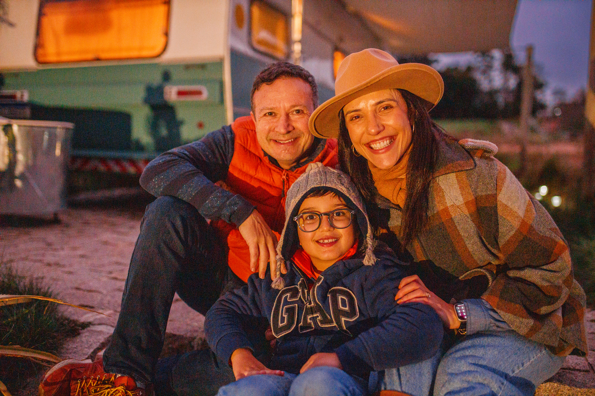 Fotografa familia Curitiba - ensaio externo camping fogueira Witmarsun