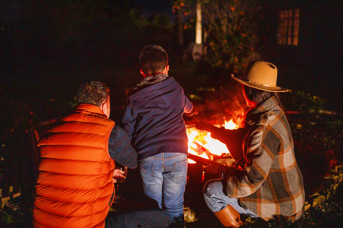 Fotografa familia Curitiba - ensaio externo camping fogueira Witmarsun