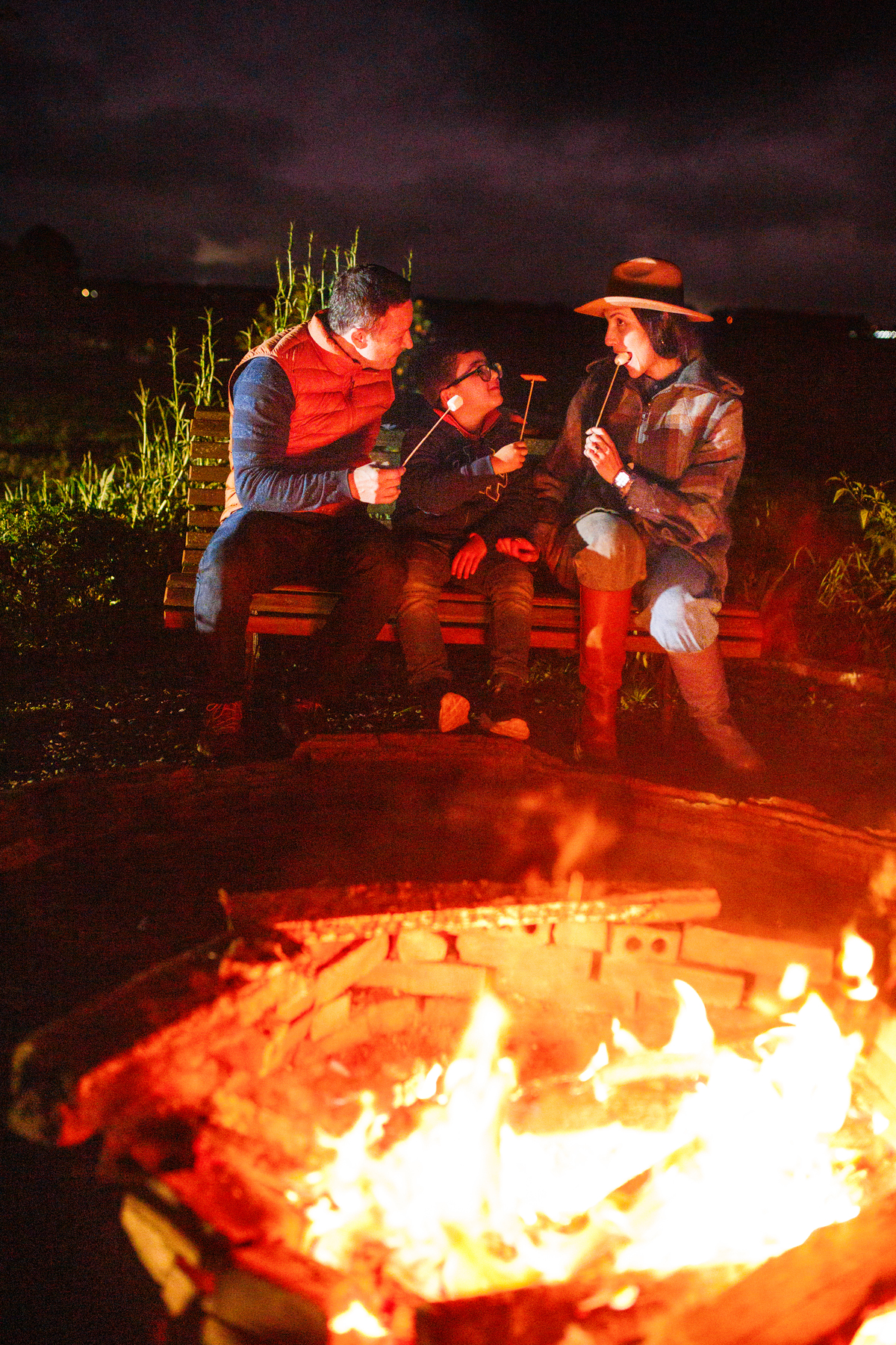 Fotografa familia Curitiba - ensaio externo camping fogueira Witmarsun