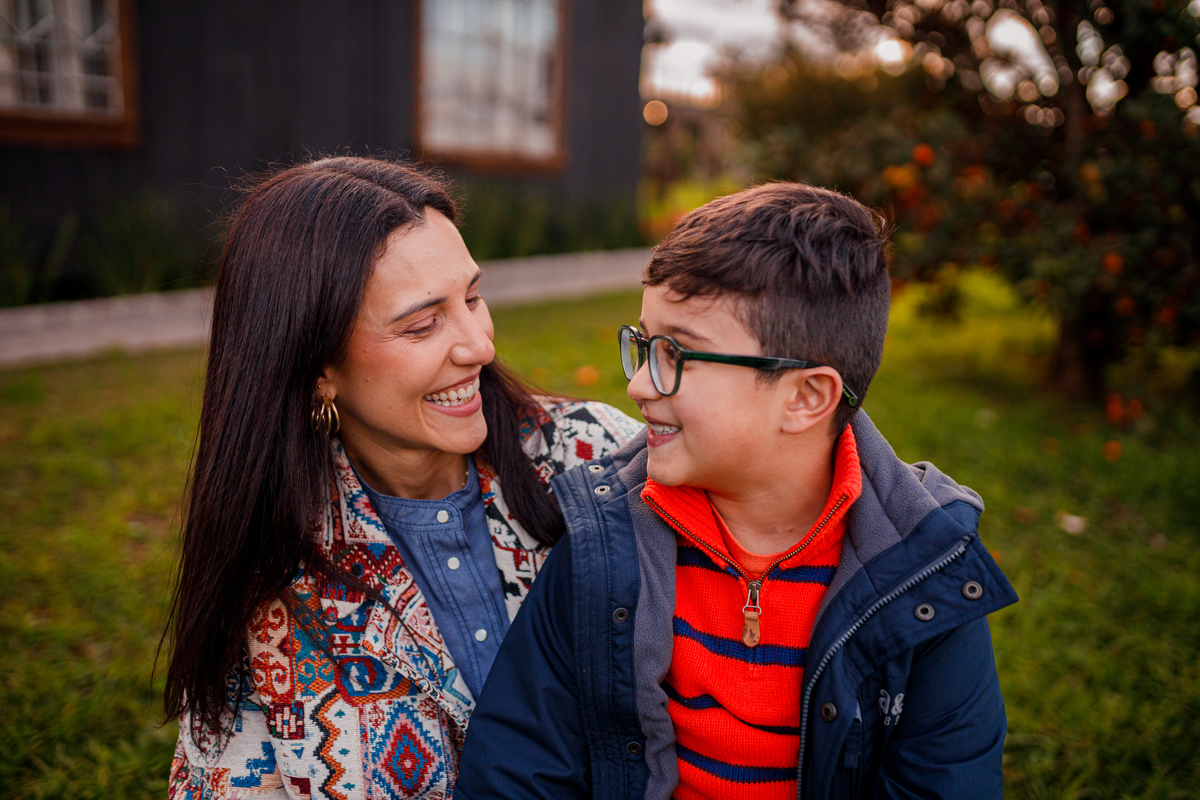 Fotografa familia Curitiba - ensaio externo camping fogueira Witmarsun