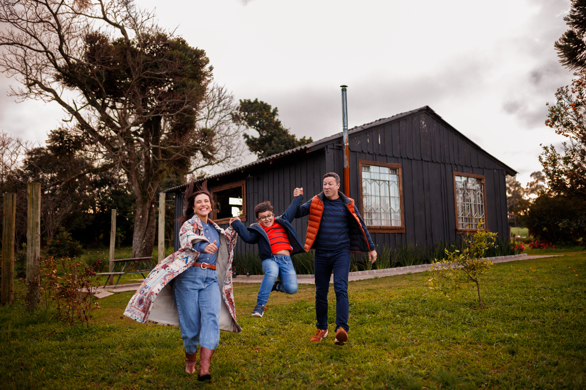 Fotografa familia Curitiba - ensaio externo camping fogueira Witmarsun