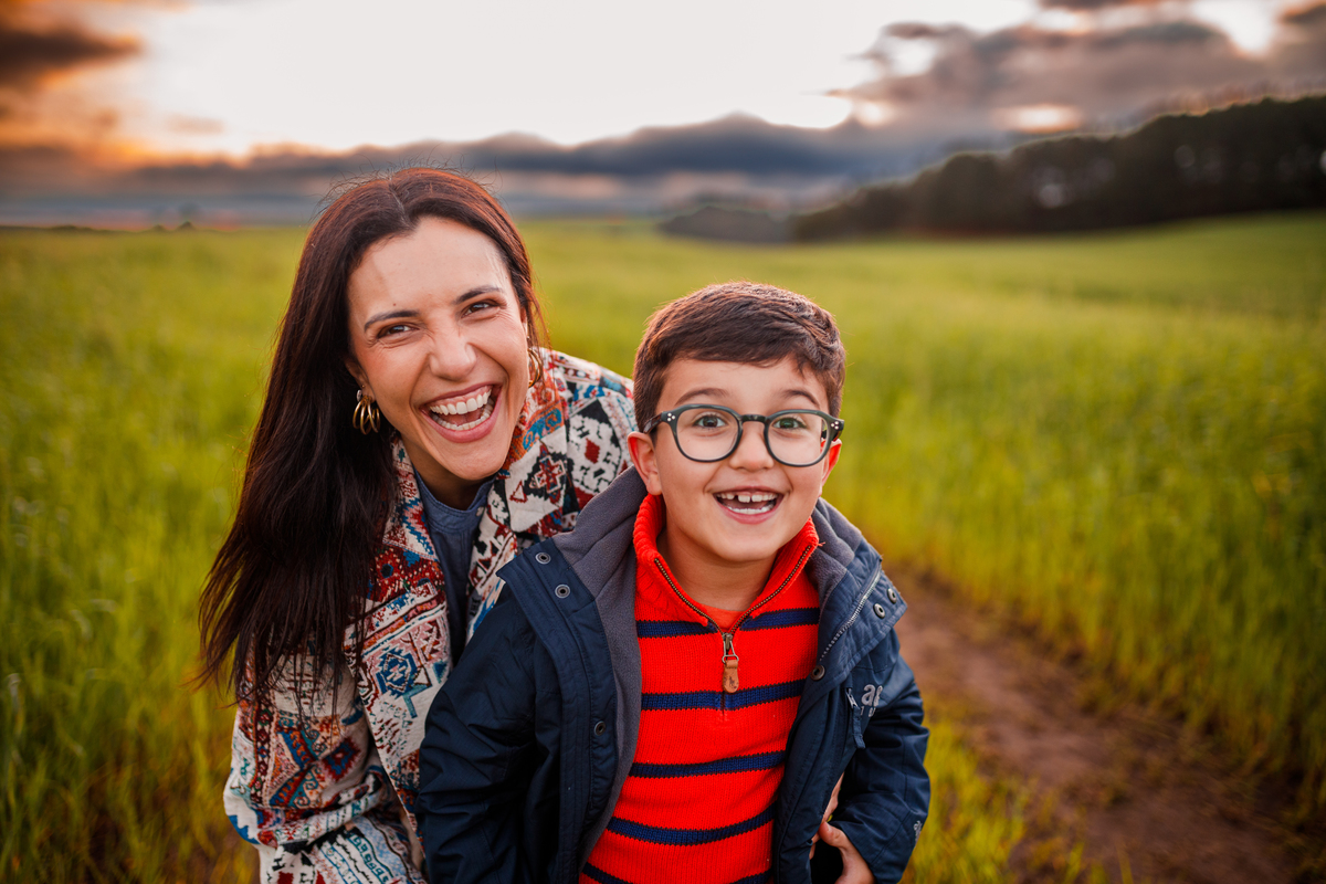 Fotografa familia Curitiba - ensaio externo camping fogueira Witmarsun