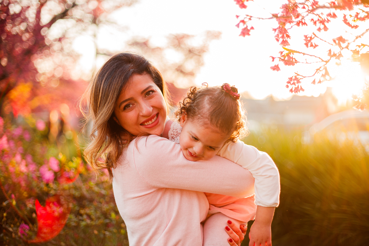 Fotografa familia Curitiba - Cerejeiras praça Tsunessaburo Makiguti ensaio externo
