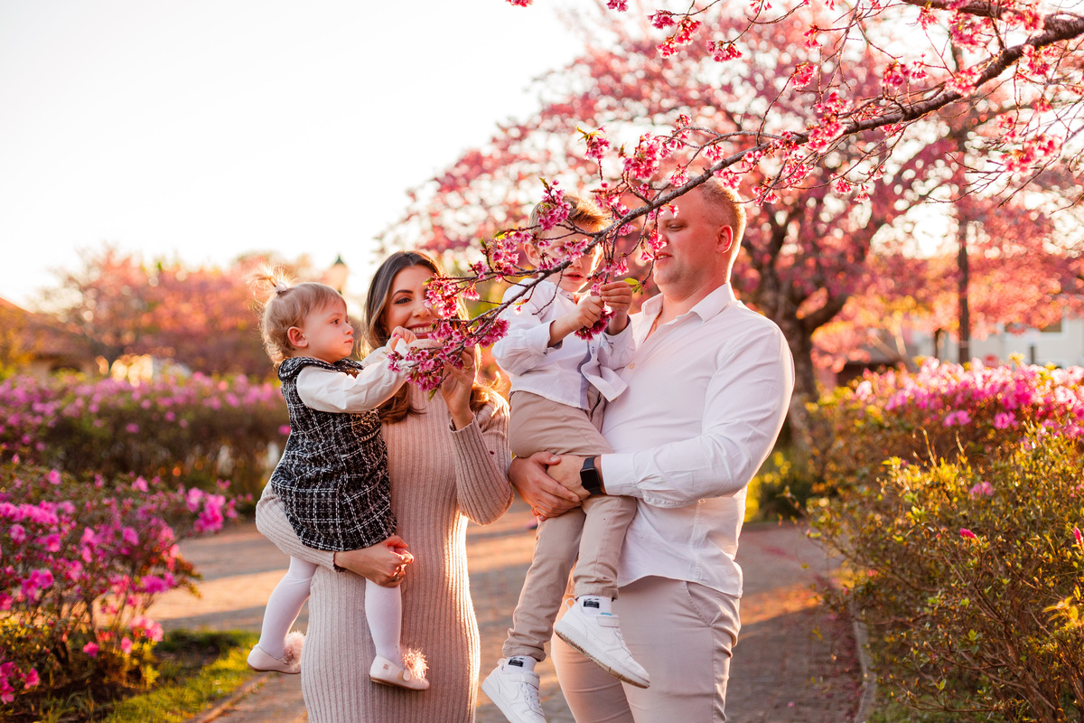 Fotografa familia Curitiba - ensaio externo cerejeiras bebê 