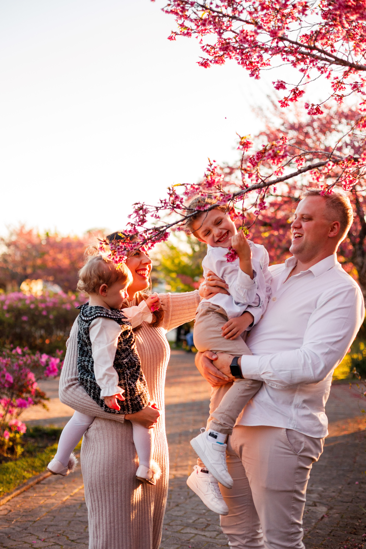 Fotografa familia Curitiba - ensaio externo cerejeiras bebê 