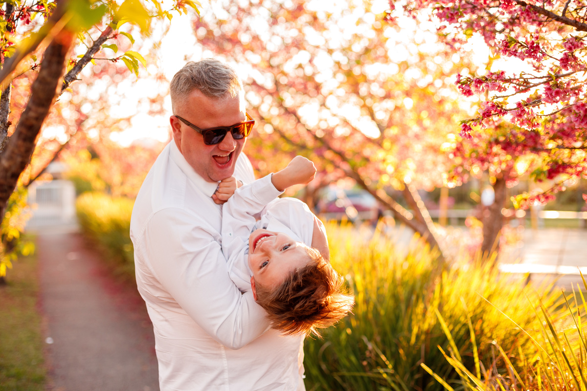 Fotografa familia Curitiba - ensaio externo cerejeiras bebê 