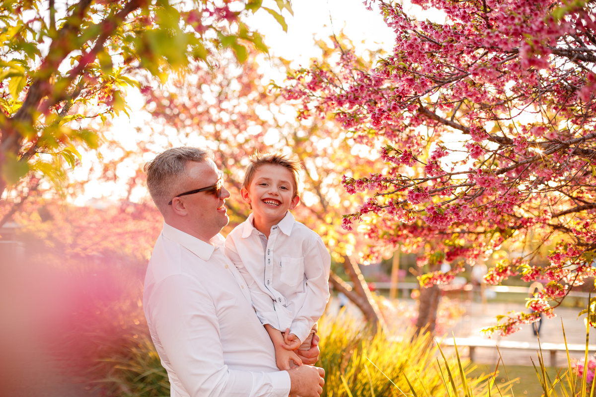 Fotografa familia Curitiba - ensaio externo cerejeiras bebê 