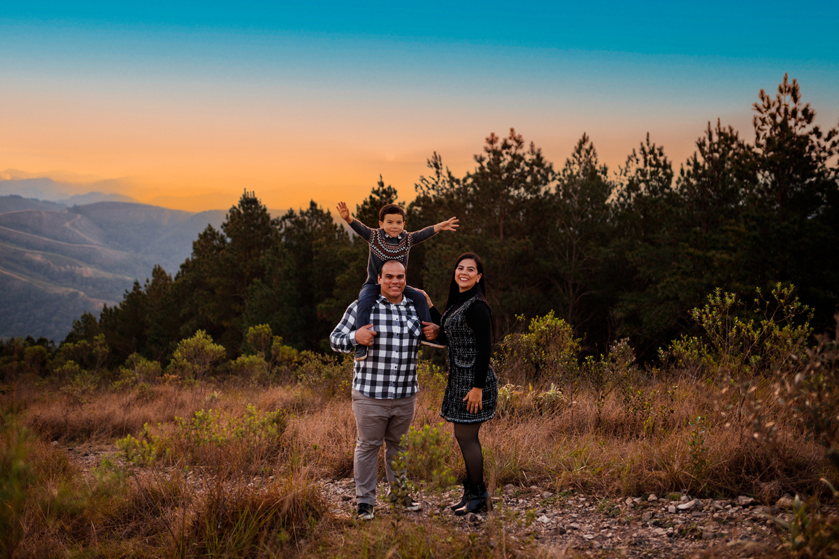 Fotografa familia Curitiba - Ensaio externo morro três barras cachoeira