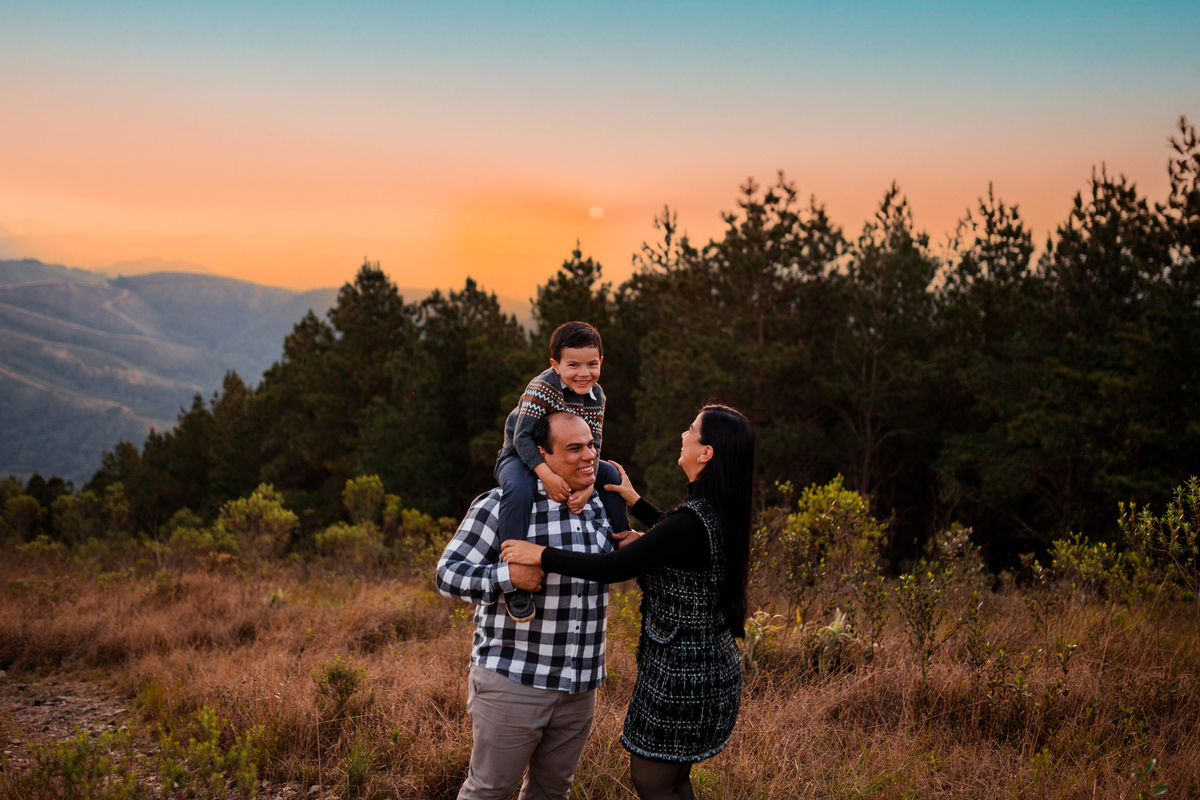 Fotografa familia Curitiba - Ensaio externo morro três barras cachoeira