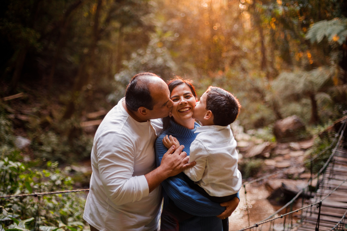 Fotografa familia Curitiba - Ensaio externo morro três barras cachoeira