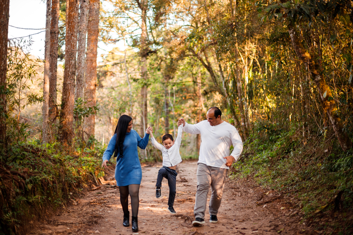 Fotografa familia Curitiba - Ensaio externo morro três barras cachoeira