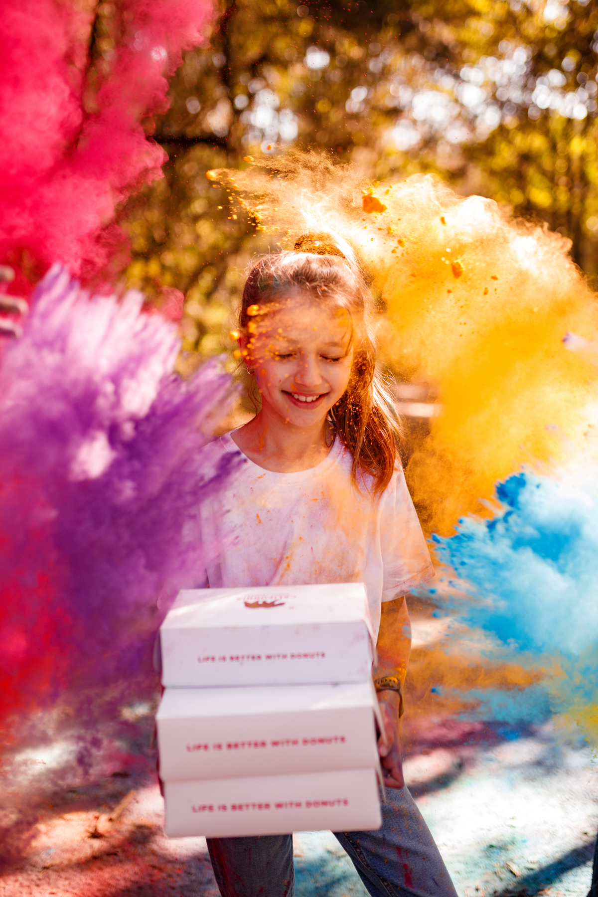 Fotografa familia Curitiba - externo com cores pó colorido California donuts