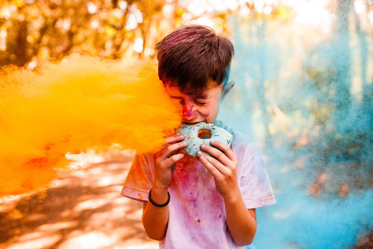 Fotografa familia Curitiba - externo com cores pó colorido California donuts