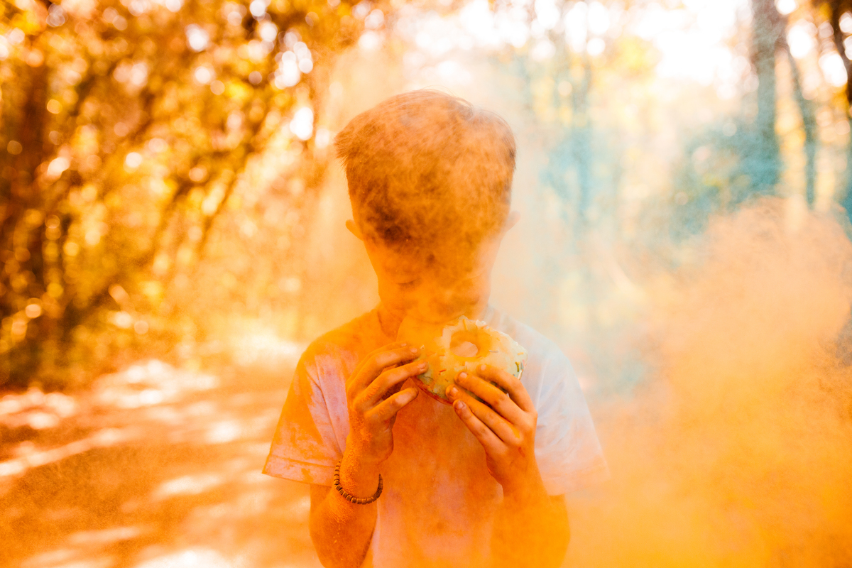Fotografa familia Curitiba - externo com cores pó colorido California donuts