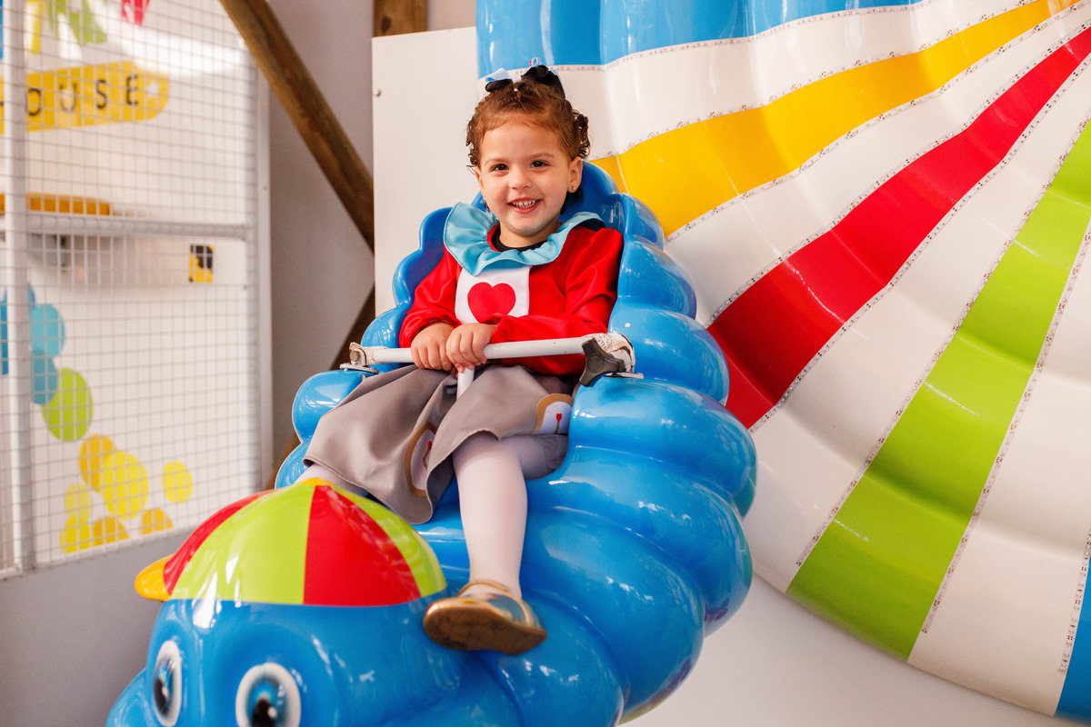 Fotografa familia Curitiba - alice no pais das maravilhas buffet play house