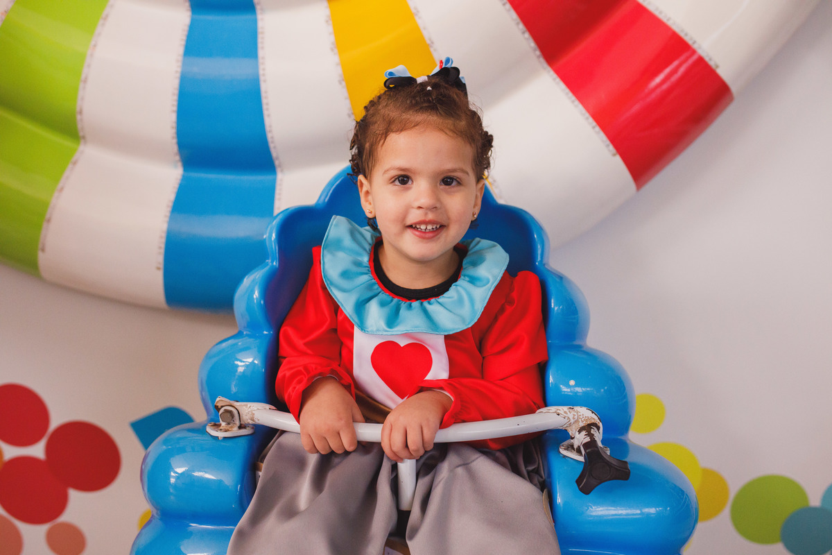 Fotografa familia Curitiba - alice no pais das maravilhas buffet play house