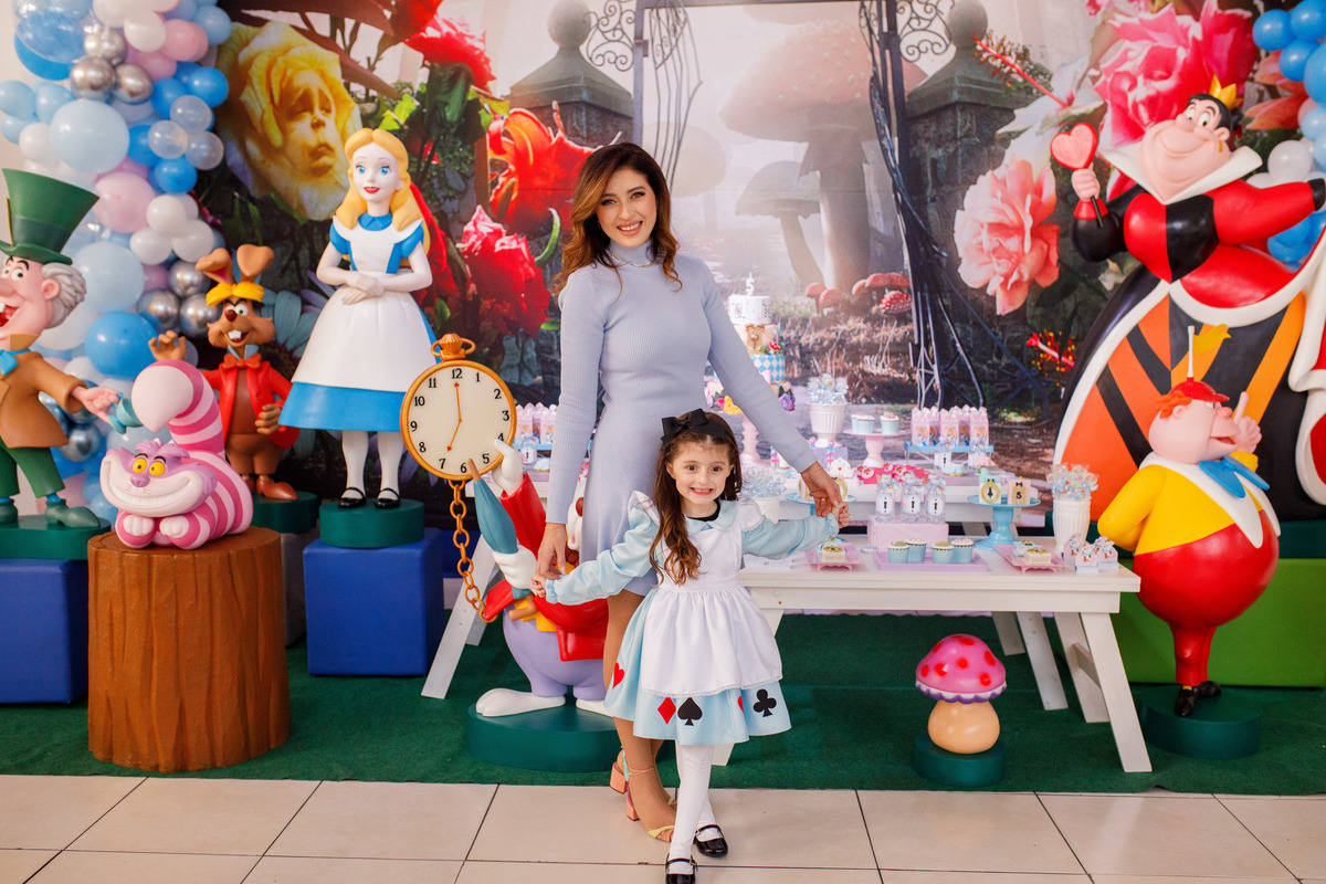 Fotografa familia Curitiba - alice no pais das maravilhas buffet play house