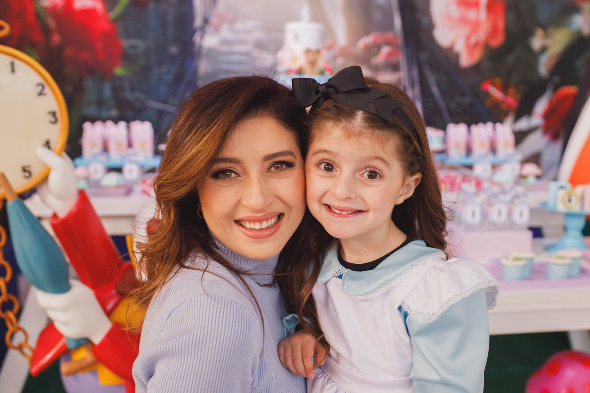 Fotografa familia Curitiba - alice no pais das maravilhas buffet play house