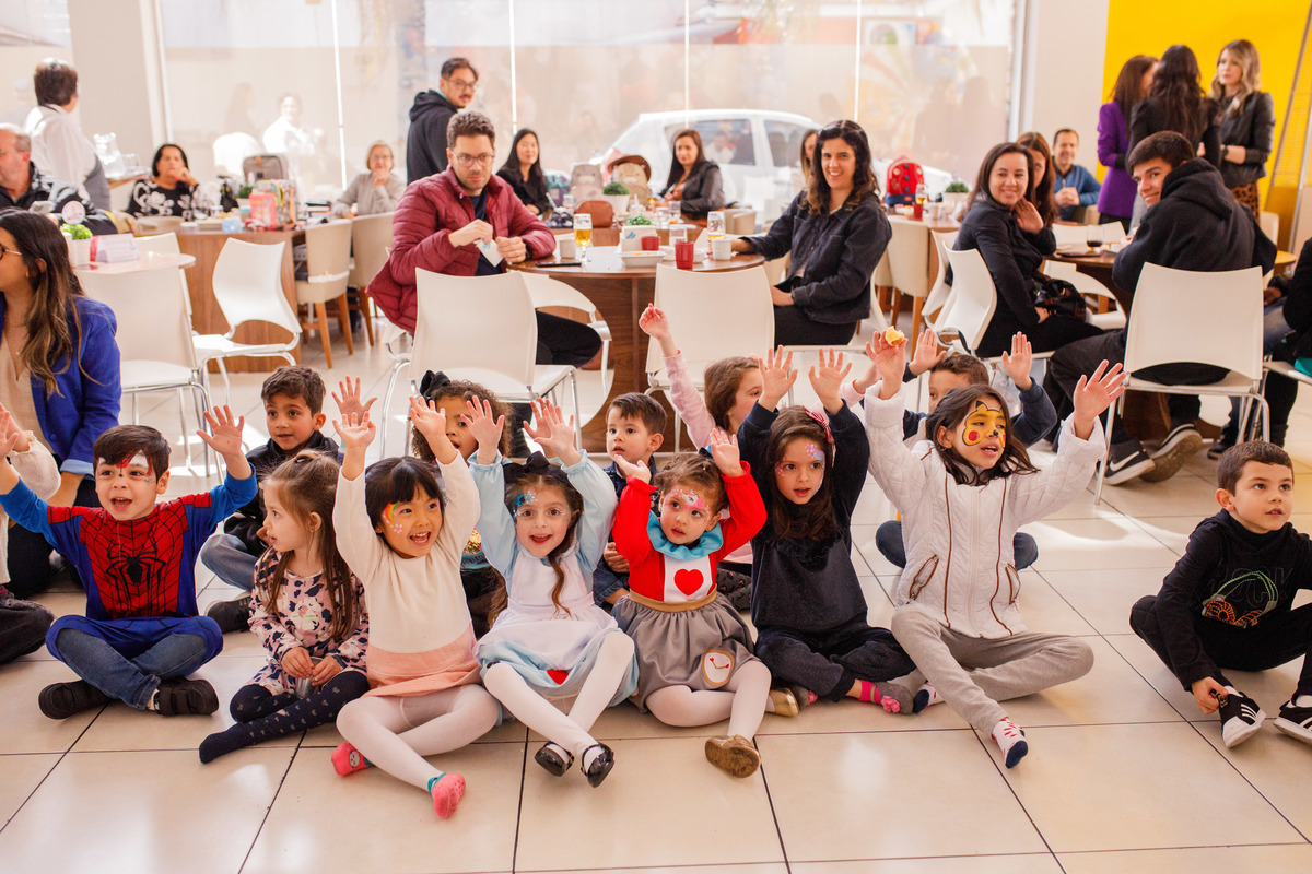 Fotografa familia Curitiba - alice no pais das maravilhas buffet play house